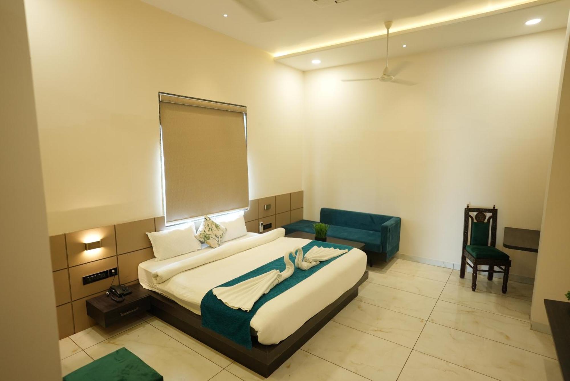 Palak Palace Hotels And Resort Bhopal Bagian luar foto